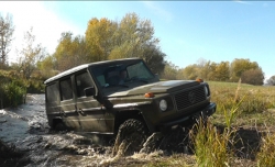 Csapatépítés terepjáró túrával. www.funnycar.hu